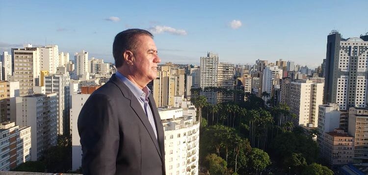 Desamparados, prefeitos criam caminho alternativo até a vacina