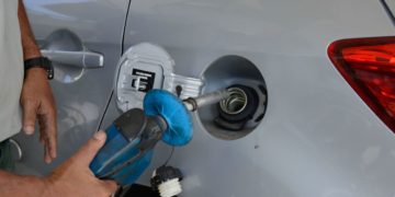 Escalada de preços dos combustíveis continua com nova alta de gasolina e diesel