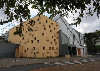 A prefeitura de Campinas (SP) decidiu nesta sexta-feira (23) a reabertura de teatros, museus e espaços culturais  a partir da próxima semana.  Na foto o Teatro Castro Mendes.