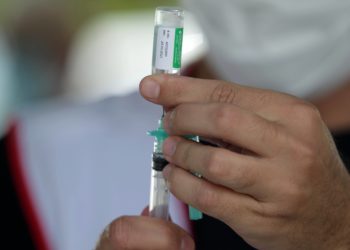 A vacinação dos profissionais da educação está programada para começar em 12 de abril. Foto: Leandro Ferreira/Hora Campinas