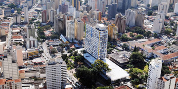 Vigilância e GM interditam quatro estabelecimentos