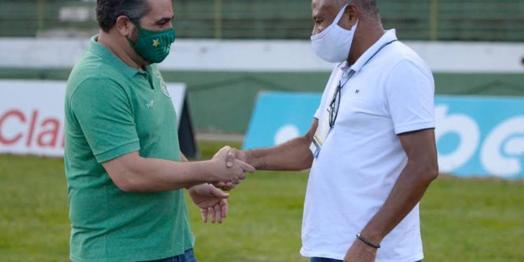 Clubes aprovam limite de trocas de técnicos