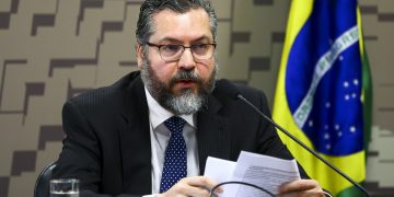 FNP fala em catástrofe e pede saída de Ernesto Araújo