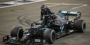 Duelo emocionante marca vitória de Hamilton na F1