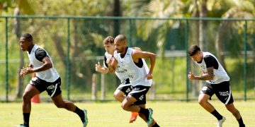 Corinthians treina após vitória; Vital fica seis semanas fora