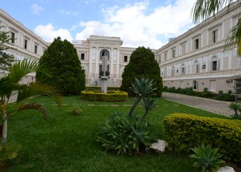 Prédio da Casa de Saúde vê a história passar – e se repetir