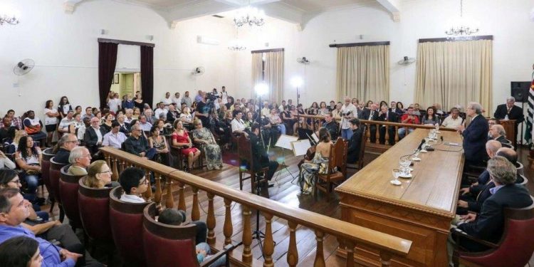 Academia Campinense de Letras reforça conexão com o seu público