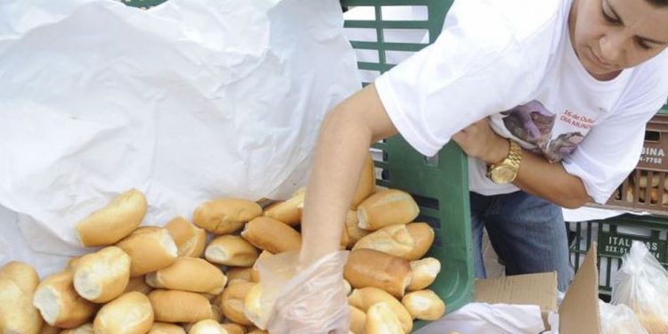 Preço do pão francês deverá ser fixado próximo ao balcão de venda