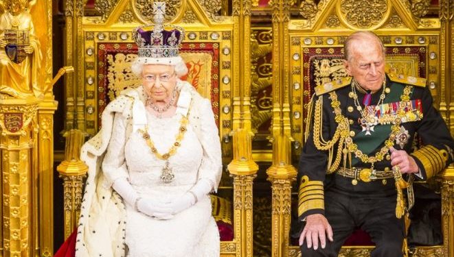 Príncipe Philip e rainha britânica Elizabeth em cerimônia oficial - Foto: Fotos Públicas/ Roger Harris/UK Parliament/