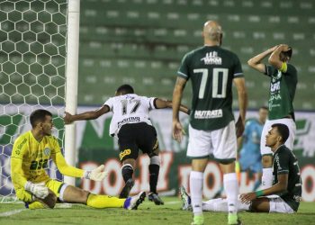 Cauê celebra o único gol da partida, após a bola bater na trave em cruzamento de Léo Natel Foto: Rodrigo Coca/Agência Corinthians