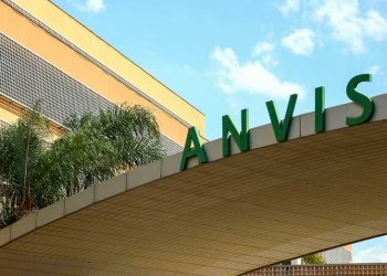 Sede da Anvisa em Brasília: órgão dá aval para novo estudo de vacina contra Covid - Foto: Marcelo Camargo/Agência Brasil