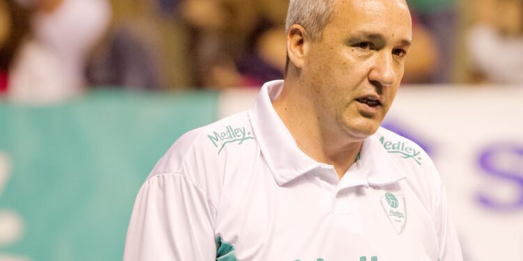 Marcos Pacheco, heptacampeão da Superliga, é novo técnico do Vôlei Renata