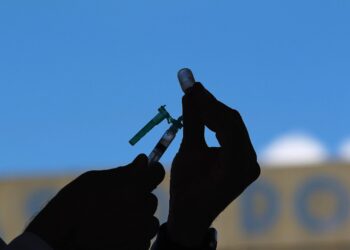 Média de mortes por Covid-19 no País recua pelo terceiro dia