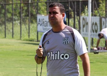 Para o duelo contra o Santos, o técnico Fabinho deve promover mudanças na equipe da Ponte Preta. Foto: Ponte Press/Diego Almeida
