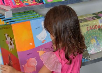 Especialistas consideram estímulo à leitura fundamental para desenvolvimento infantil - Foto: Wilson Dias/Agência Brasil