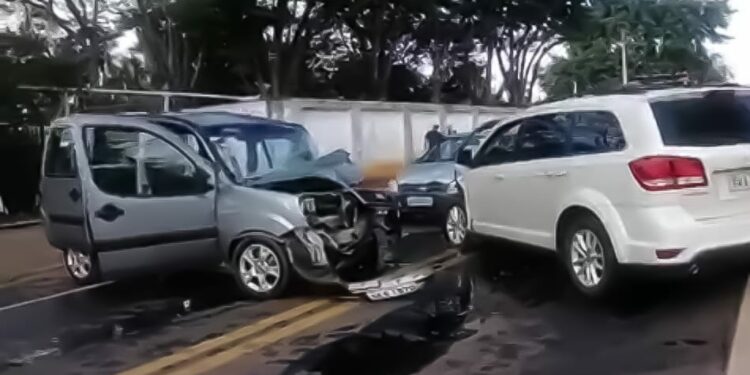 Carros envolvidos no acidente em Barão Geraldo: cautela no trânsito. Foto: Divulgação