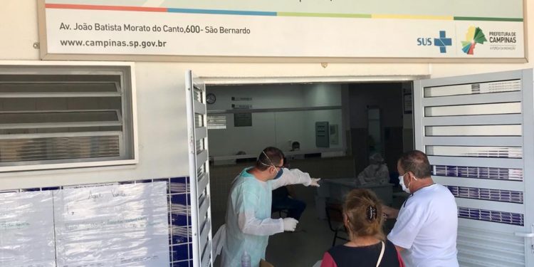 Centro de Saúde do bairro do São Bernardo, que permaneceu aberto neste feriado prolongado para atender pacientes com síndromes gripais. Foto: Divulgação\ PMC