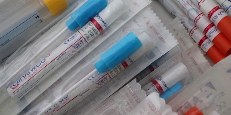 Os testes chegaram às farmácias na última sexta-feira. Foto: Pixabay/Divulgação