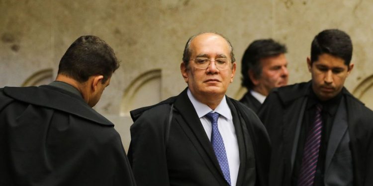 Ministros têm decisões opostas sobre culto religioso presencial