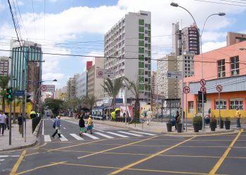 Avenida Moraes Salles, no centro da cidade: bloqueio da pista interna para obras em ponto de ônibus.  Foto: Divulgação