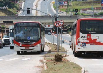 Circulação dos ônibus se adequa ao novo Toque de Recolher. Foto: Leandro Ferreira/Hora Campinas