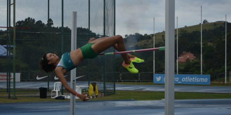 Valdiléia Martins, vencedora no salto em altura. Atletas da Orcampi voltaram às competições no final de semana. Foto Divulgação \ Orcampi