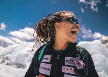 Aretha Duarte se tornou a primeira mulher negra latino-americana da história a conquistar o lugar mais alto do mundo Foto: Divulgação