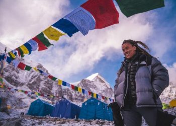 Aretha no Acampamento Base do Monte Everest. Foto: Gabriel Tarso/Divulgação