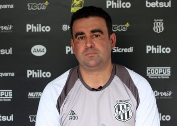 O treinador Fabinho Moreno, que já pensa na disputa do Troféu do Interior Foto: Diego Almeida/Ponte Press