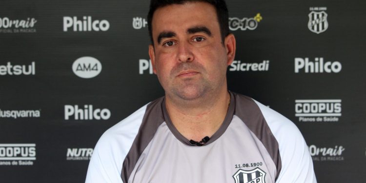 O treinador Fabinho Moreno, que já pensa na disputa do Troféu do Interior Foto: Diego Almeida/Ponte Press