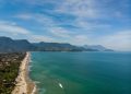 A praia de Maresias, em São Sebastião: Creci  fez pesquisa de preços de aluguel e dá orientações aos turistas - Foto: Divulgação