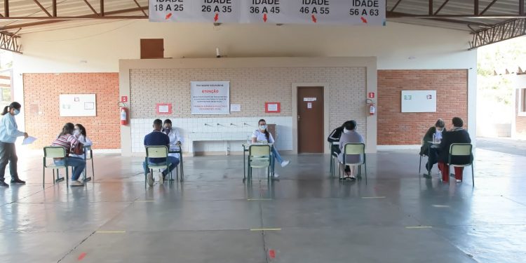 Esquema de recepção em escola municipal de Morungaba para testagem em massa da população Fotos: Leandro Ferreira/Hora Campinas