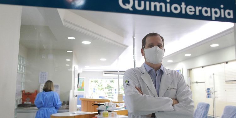 O oncologista André Sasse, CEO do Grupo SOnHe, no Instituto Radium: atendimento humanizado - Foto: Leandro Ferreira/ Hora Campinas
