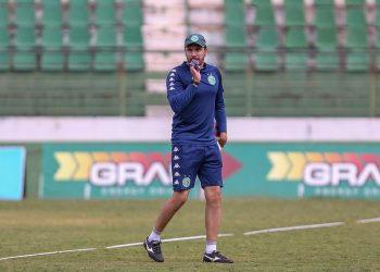 Guarani anuncia saída do técnico Allan Aal