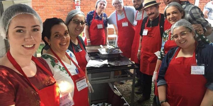 Casa da Criança Paralítica realiza festa junina em sistema drive thru
