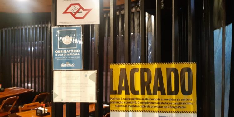 Ação de fiscalização multa dez bares e lacra nove em Campinas