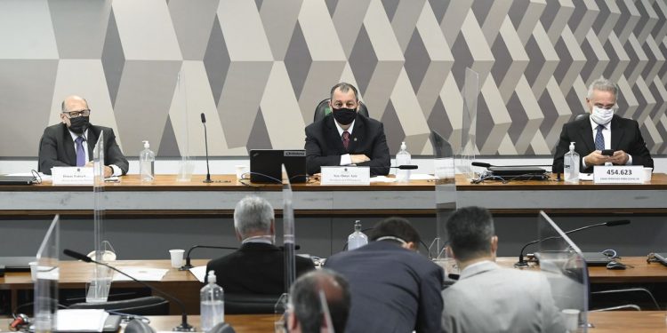 Dimas Covas reitera atraso do governo em depoimento à CPI