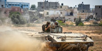 Tanque israelense circula por área de combate em Gaza: nova negociação de cessar-fogo - Foto: Força de Defesa Israelense/Divulgação