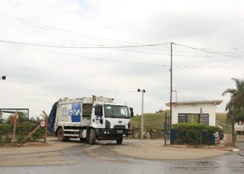 Caminhão no aterro sanitário em Campinas: consulta pública. Foto. Leandro Ferreira \ Hora Campinas