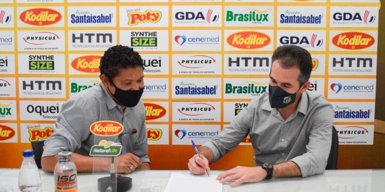 O técnico Léo Condé acertou renovação de contrato com o Novorizontino até o final do Campeonato Paulista de 2022. Foto: Divulgação