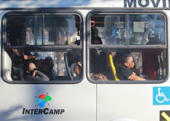 Passageiros em ônibus do sistema opúblico de transporte em Campinas. Fotos: Leandro Ferreira \ Hora Campinas