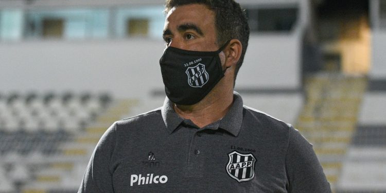 Fabinho Moreno comandou a equipe pouco mais de cinco meses, com 44,4% de aproveitamento. Foto: Álvaro Jr. \ Ponte Press