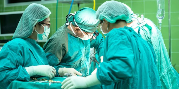 O cancelamento de cirurgias eletivas pela pandemia ajudou a aumentar a quantidade de procedimentos de urgência. Foto: Pixabay/Divulgação