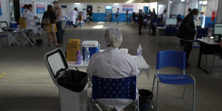 Governo fecha acordo com Pfizer para 100 milhões de doses