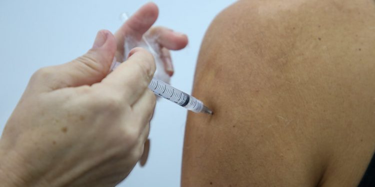 A previsão é de que em 1º de julho tenha início a vacinação de pessoas entre 55 e 59 anos. Foto: Divulgação
