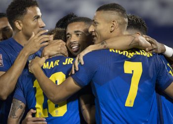 Jogadores do Brasil comemoram o gol de Neymar, logo no início da partida contra o Paraguai. Foto: Lucas Figueiredo/CBF