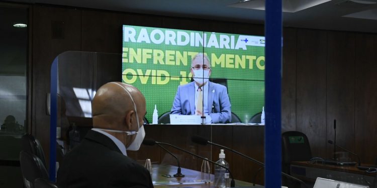 Primeiro lote de vacina da Janssen chega terça, por Viracopos