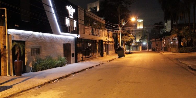 O horário reduzido de funcionamento limita o faturamente de bares a restaurantes a 20%. Foto: Leandro Ferreira/Hora Campinas