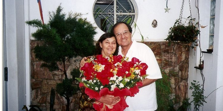 O casal Sonia e Luiz Lazinho: amor romântico que resiste aos desgastes do tempo por quase meio século - Fotos: arquivo pessoal