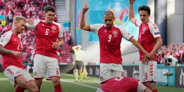 Comoção e alívio: o drama após a parada cardíaca de jogador dinamarquês
